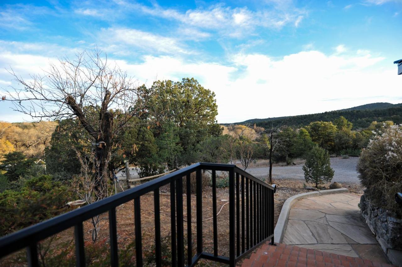 Апартаменты Heart And Wings Retreat Center Силвер-Сити Экстерьер фото